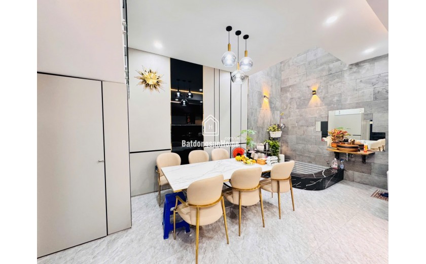 Bán gấp nhà mặt tiền Phạm Ngọc Thạch, Nha Trang - 7 Tầng Thang Máy - Cách biển 300m